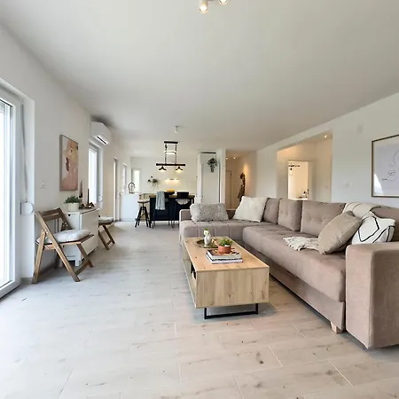 Апартаменты Mali Raj Mala Ivanca