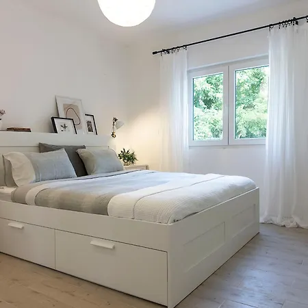 Mali Raj Lejlighed *